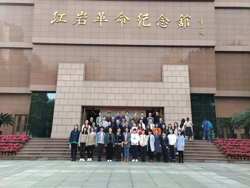 8、纪念馆合影.jpg