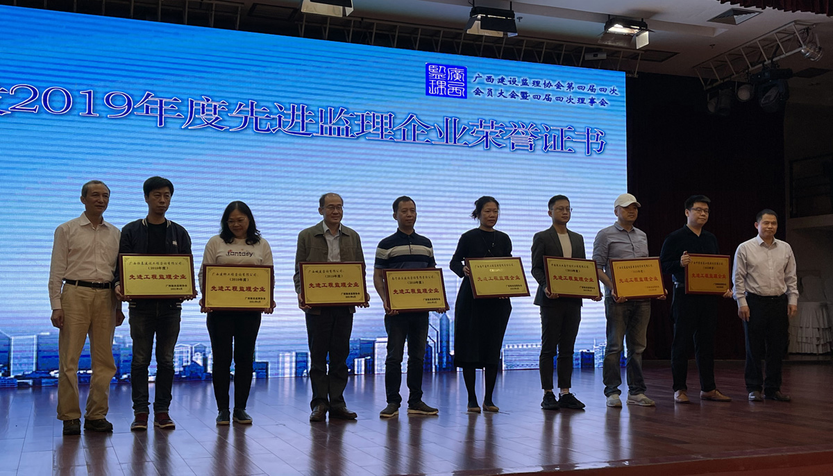 1619579436455335.jpg 14颁奖1.jpg