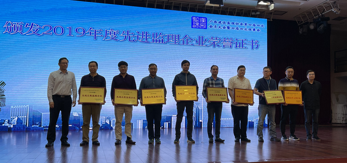 1619579452745861.jpg 14颁奖2.jpg